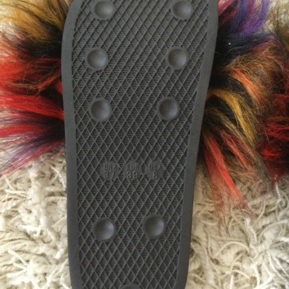 Rainbow Color Fur Slides with Matching - Picture 4 of 9